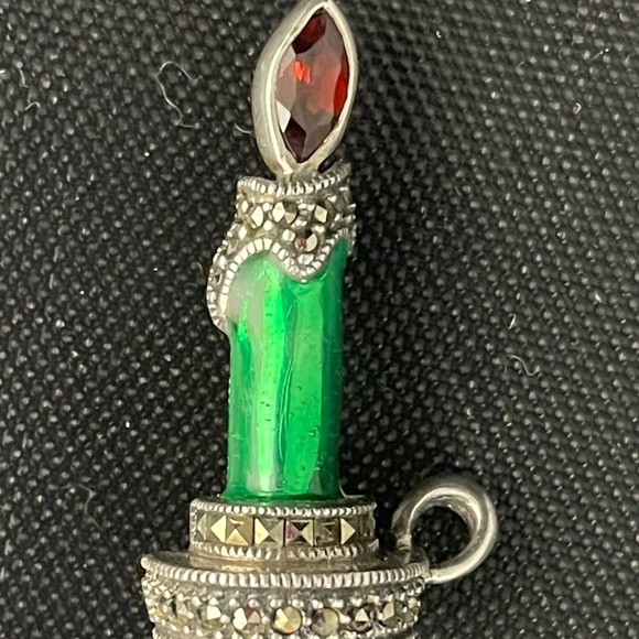 Vintage marked sterling &Hallmark enamel Christmas brooch - Picture 3 of 12